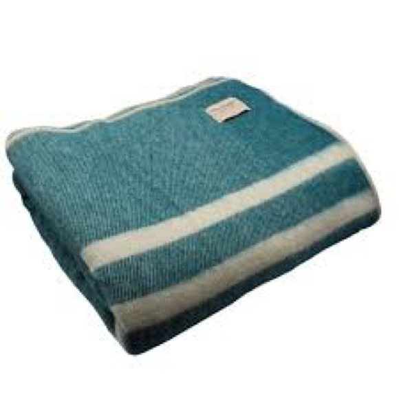 MacAusland Woollen Mills throw blanket - Picture 5 of 5